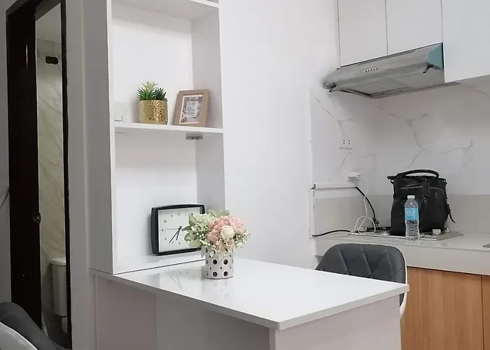Apartment One Oasis Right In The Heart Of Minutes Away From It Park