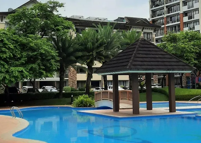 One Oasis Right In The Heart Of Minutes Away From It Park Apartment